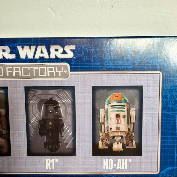 NWT. Disney Droid Factory. New in box Set of 4 Mandalorian Droids - Picture 12 of 13